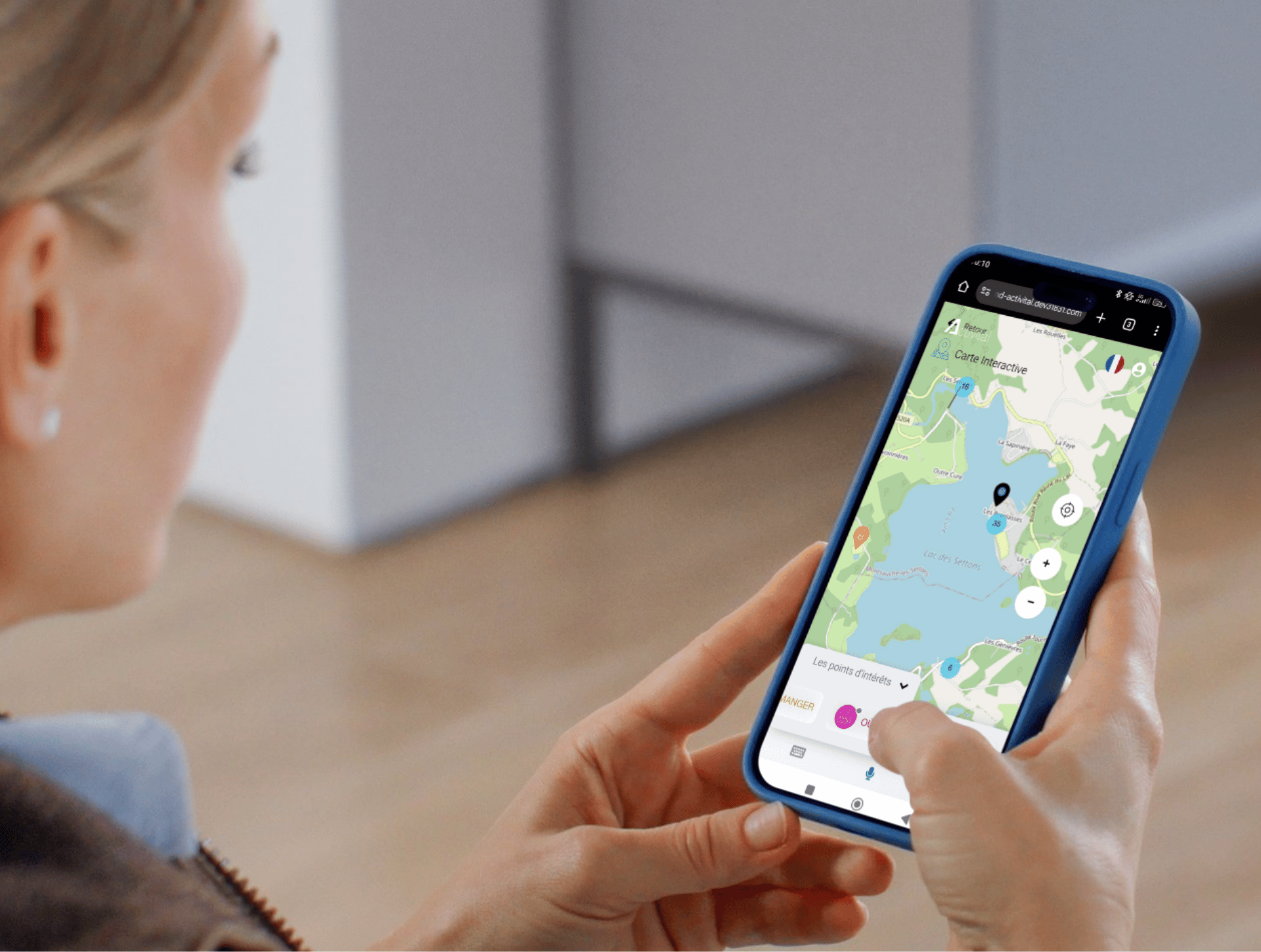 Agent digital multilingue 24h/24 avec carte interactive